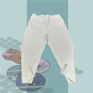 💎Nina Leonard Large cream capri with rhinestone detail